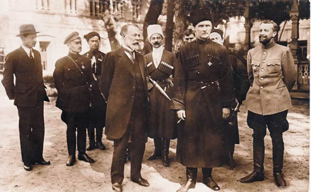 Image - Hetman Pavlo Skoropadsky with Fedir Lyzohub and other Hetman government officials. 